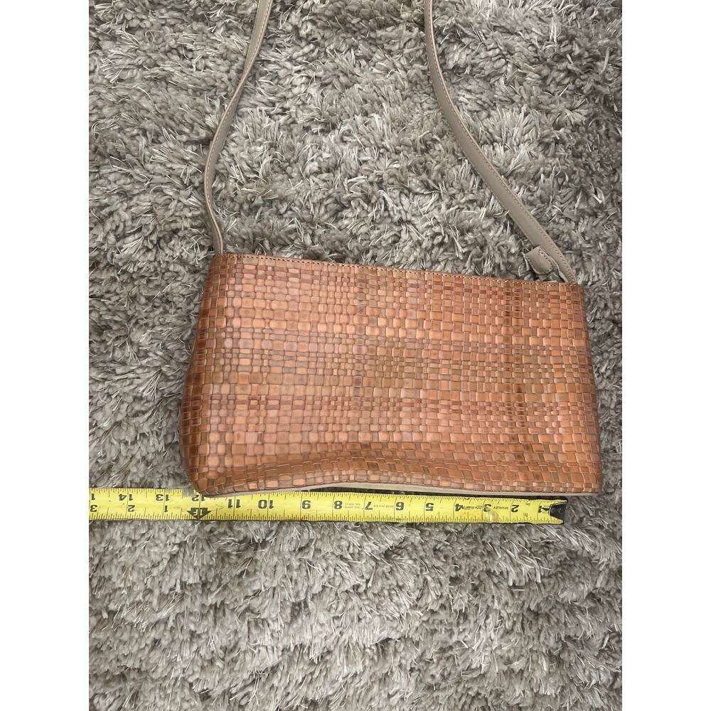 Vintage
Fossil Carmel Brown and
Tan Woven Leather
Shoulder Bag Y2K purse - Picture 6 of 6